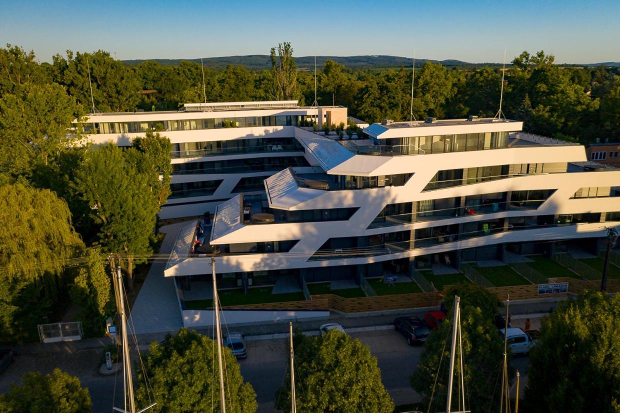 Marina Apartman Hotel Балатонсемеш Экстерьер фото
