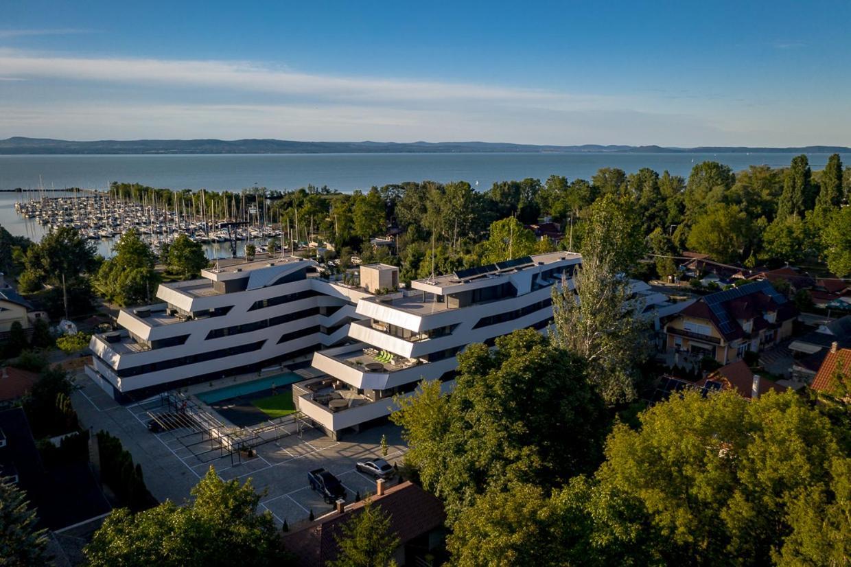 Marina Apartman Hotel Балатонсемеш Экстерьер фото