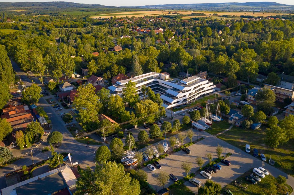Marina Apartman Hotel Балатонсемеш Экстерьер фото