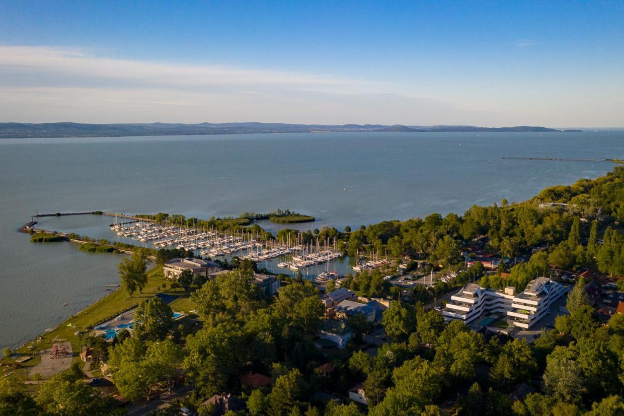 Marina Apartman Hotel Балатонсемеш Экстерьер фото