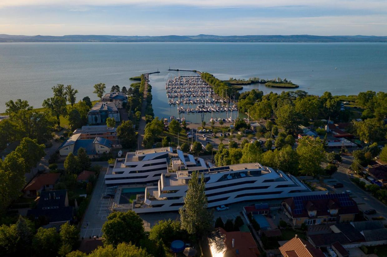 Marina Apartman Hotel Балатонсемеш Экстерьер фото