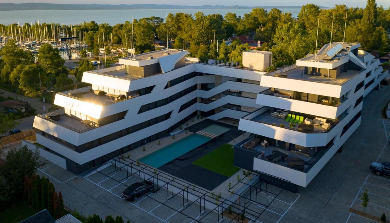 Marina Apartman Hotel Балатонсемеш Экстерьер фото