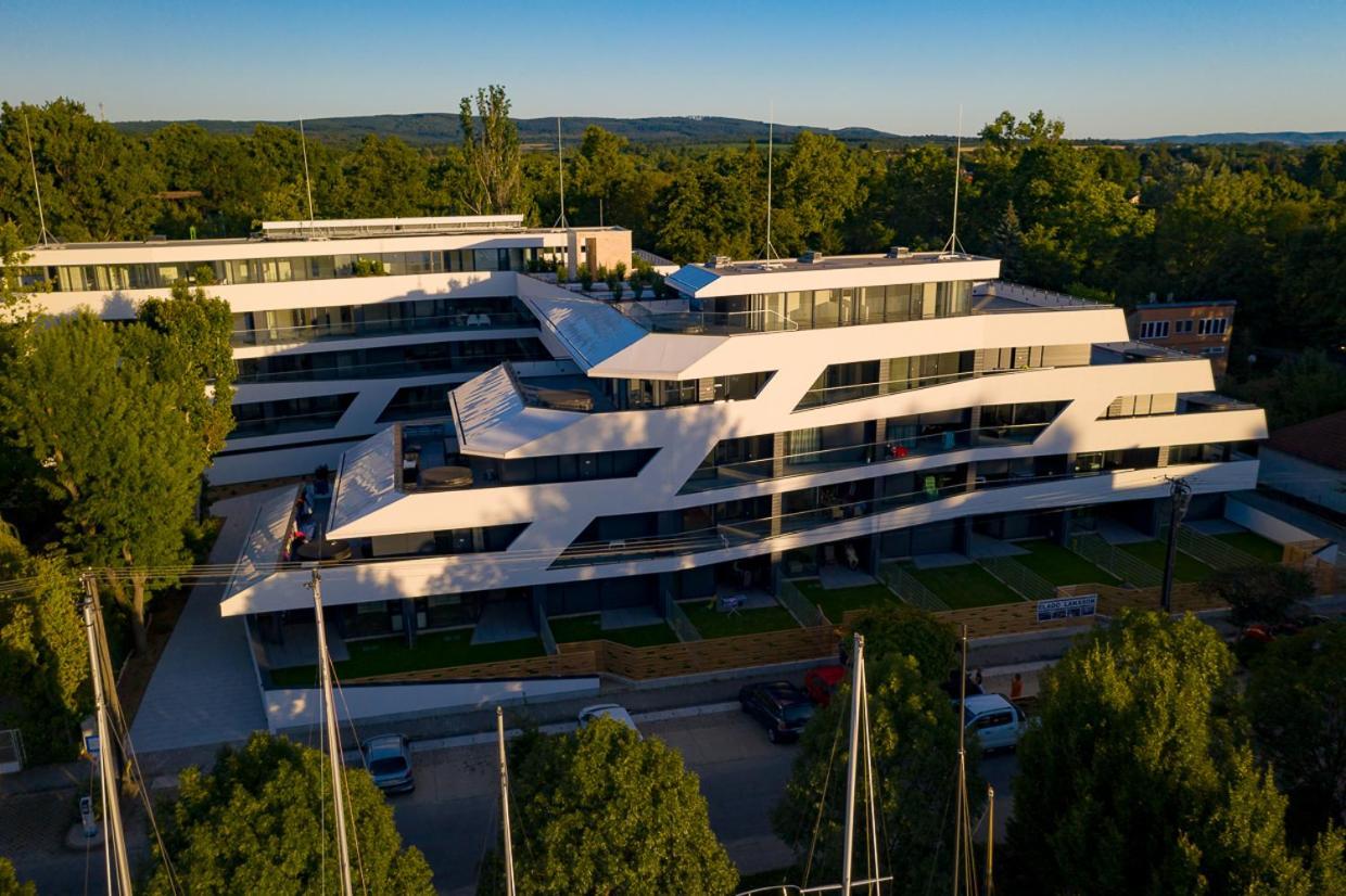 Marina Apartman Hotel Балатонсемеш Экстерьер фото
