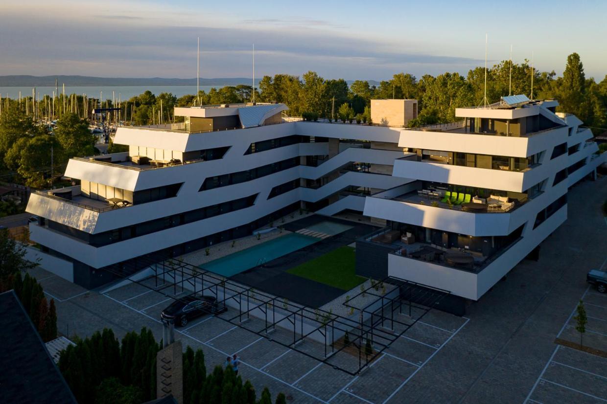 Marina Apartman Hotel Балатонсемеш Экстерьер фото